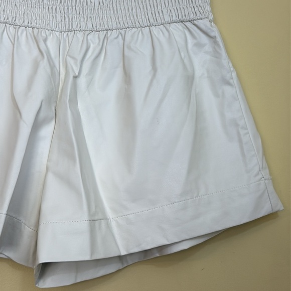 TCEC | Palmer Cream White Wide Smocked Waist Faux Leather Flare Shorts Small - Picture 6 of 12